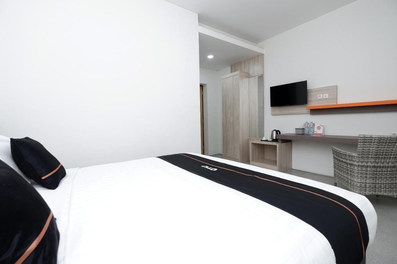 Oyo 2298 Jebres House Syariah Hotel Surakarta  Exterior photo