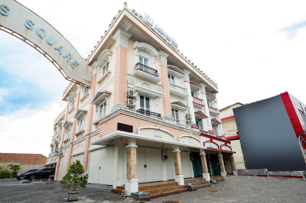 Oyo 2298 Jebres House Syariah Hotel Surakarta  Exterior photo